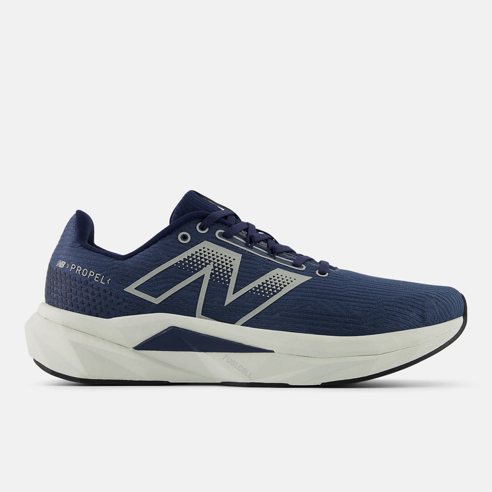 New Balance FuelCell Propel v5 em destaque